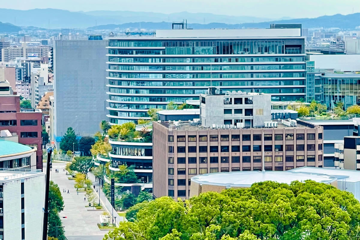 熊本城から見たザ・熊本ガーデンズとサクラマチクマモト