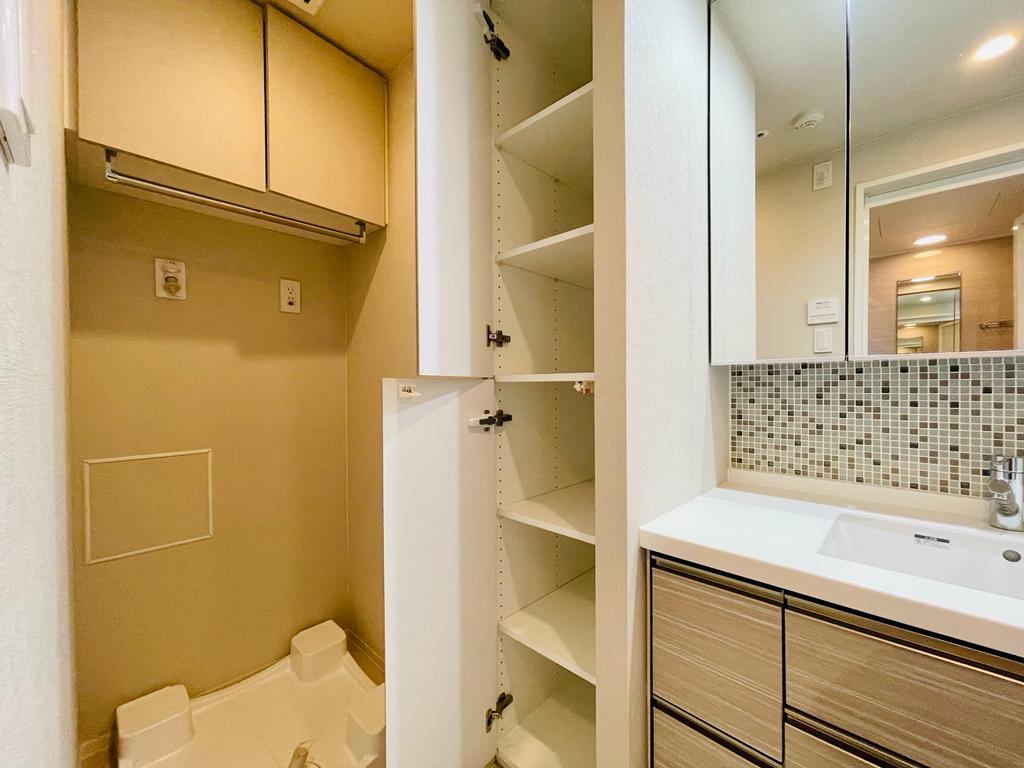 ザ・熊本ガーデンズ 2LDK パウダールームのリネン庫