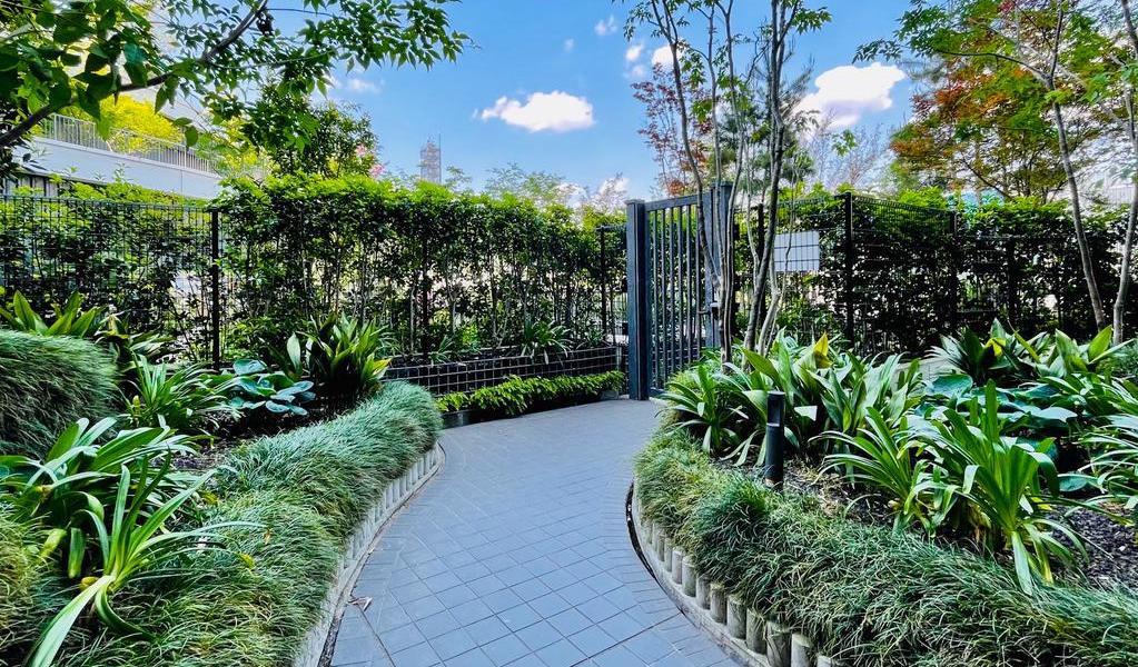 サクラマチクマモト屋上庭園への通路