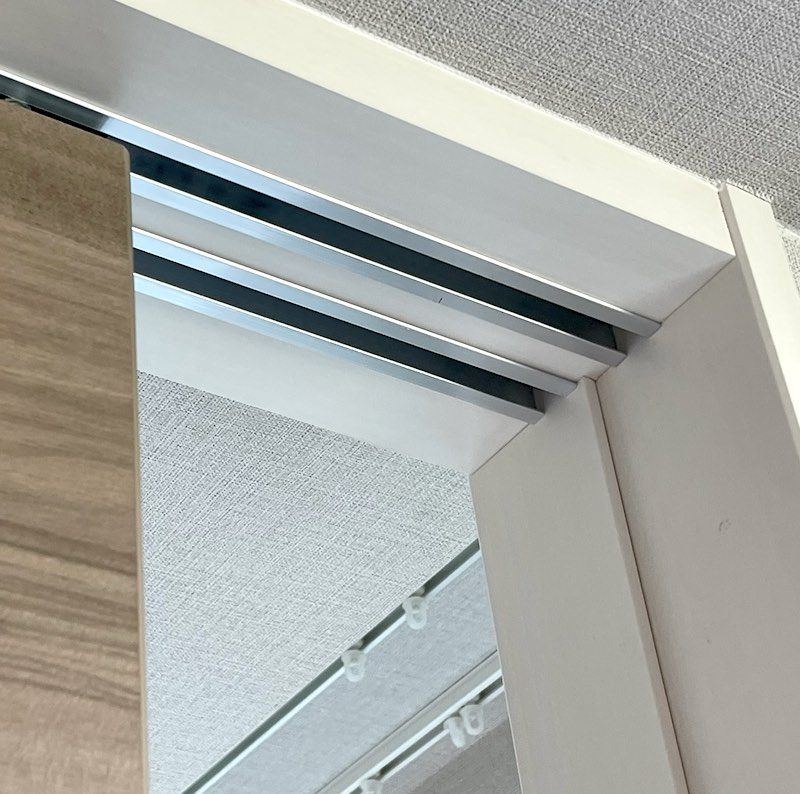 ザ・熊本ガーデンズ中古物件 2LDK リビングダイニングルームと洋室のドアがソフトクロージング